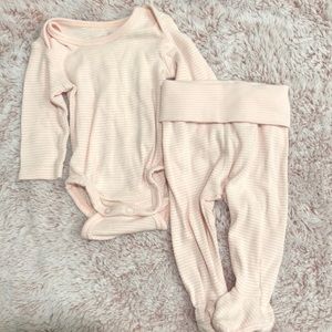 2 pc Pink and White Set